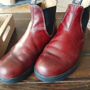 1440 Redwood Blundstones, size 6 (US 9)